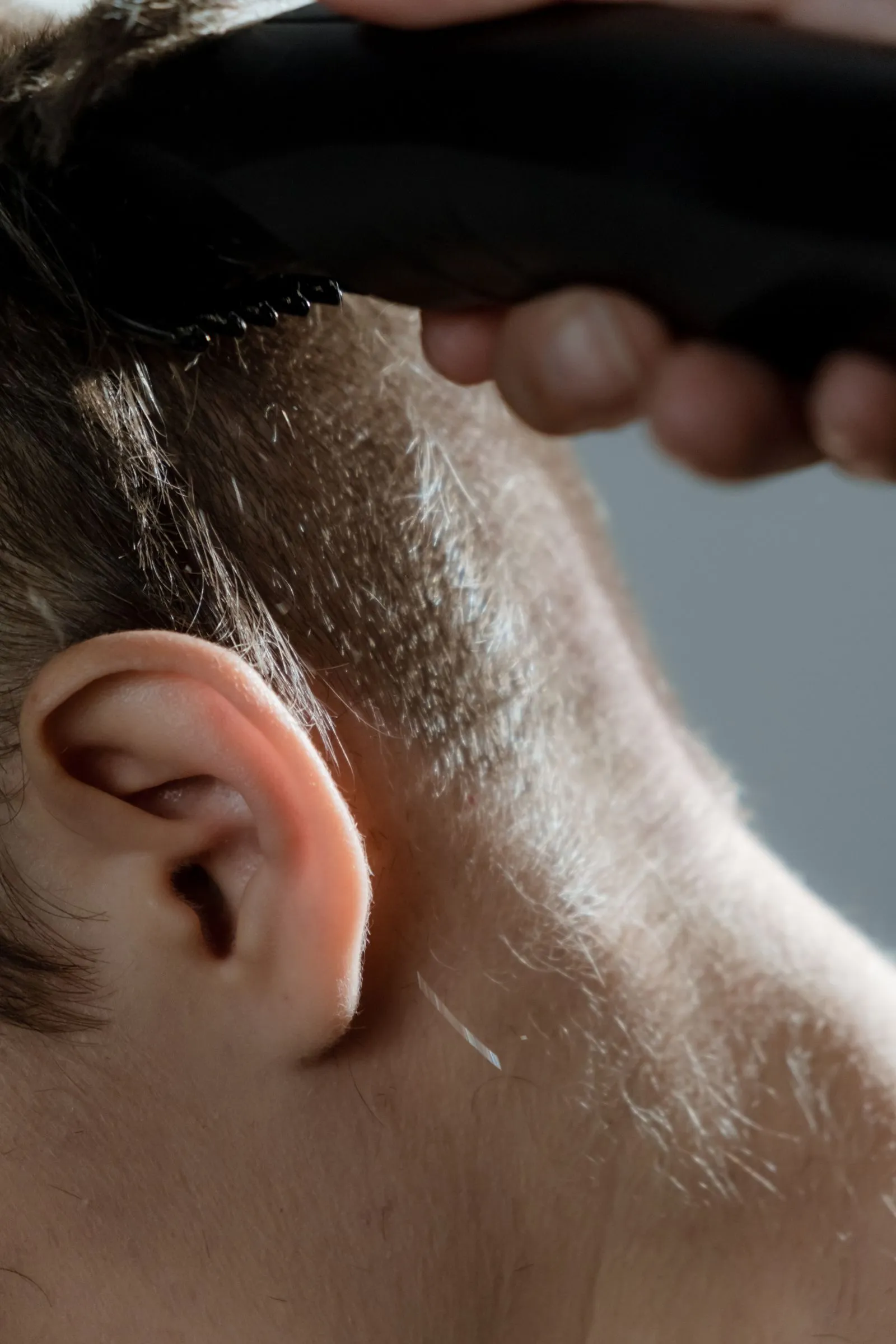 إنهاء مؤخرة الرأس بالموس